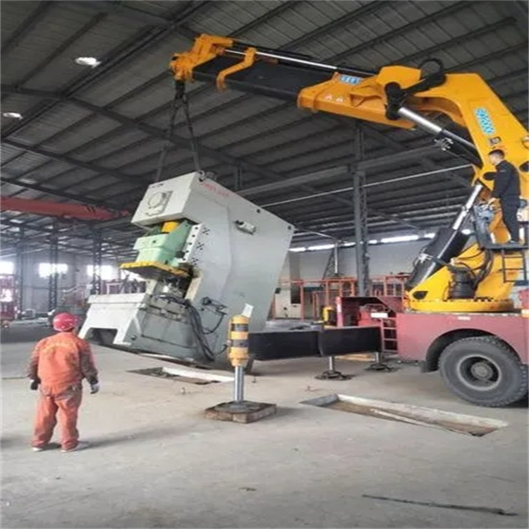 房山吊车出租:了解使用注意事项和“十不吊”规定!